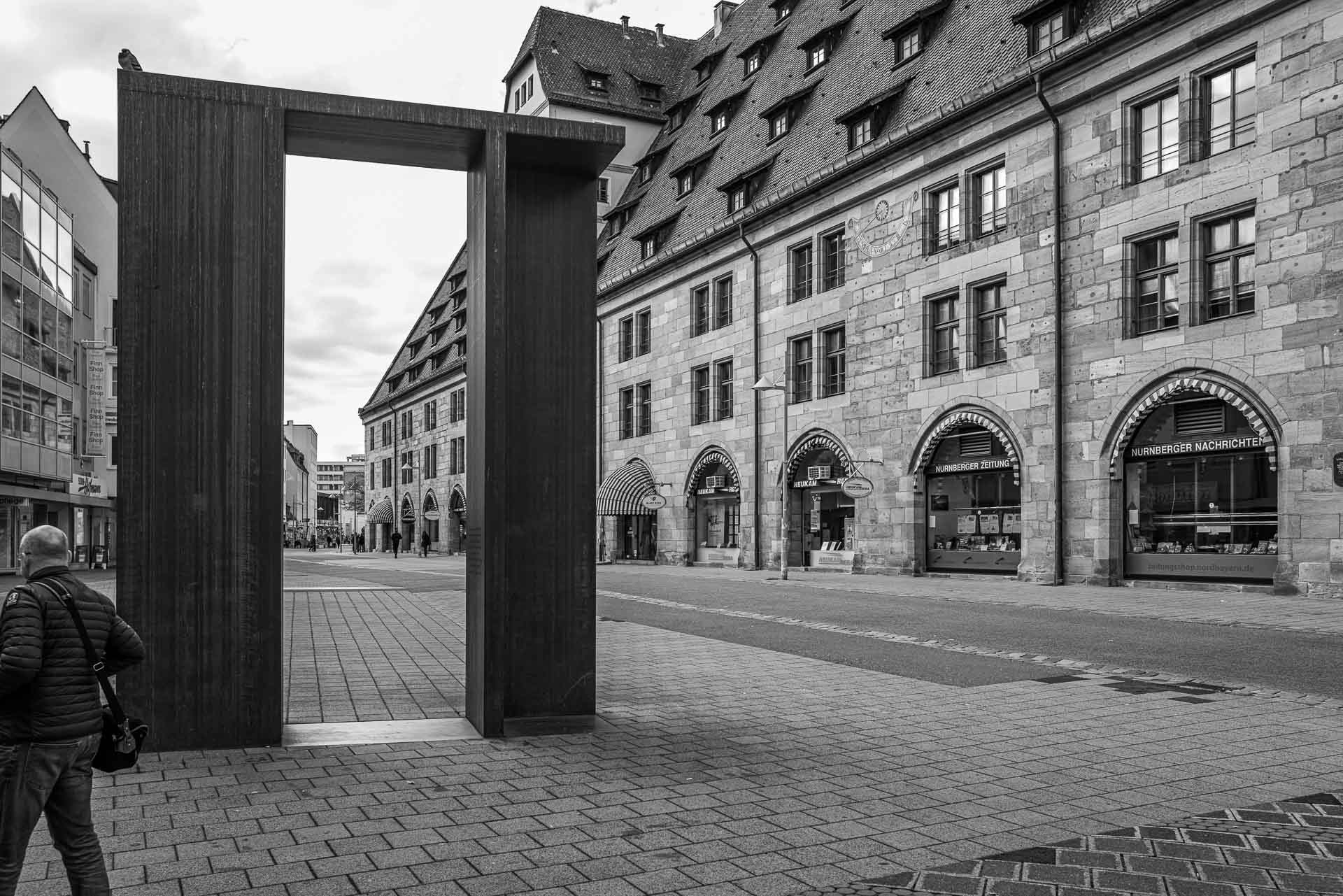 Denkmal Flucht und Vertreibung am Hallplatz in Nürnberg