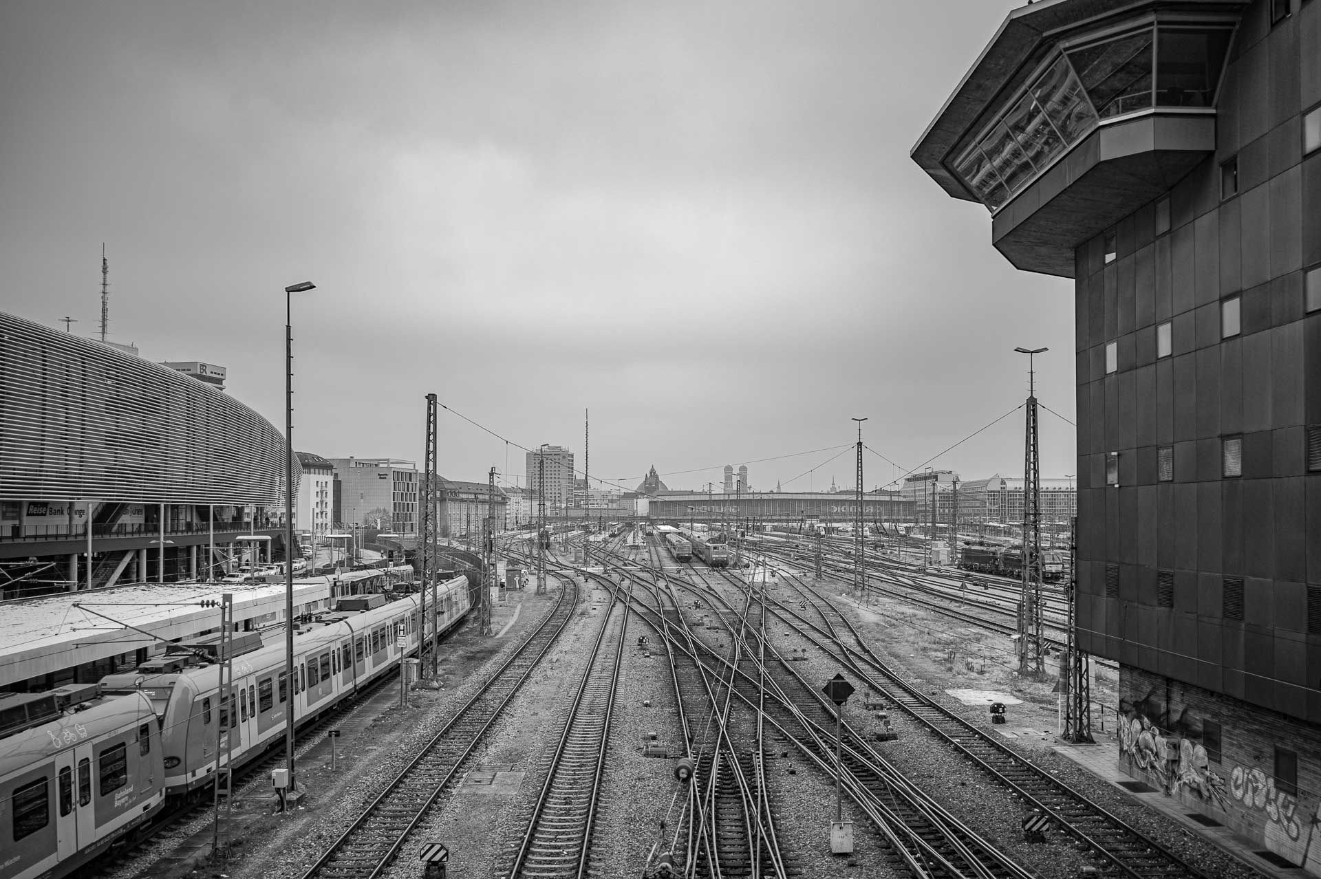 Blick von der Hackerbrücke auf den Hauptbahnhof München