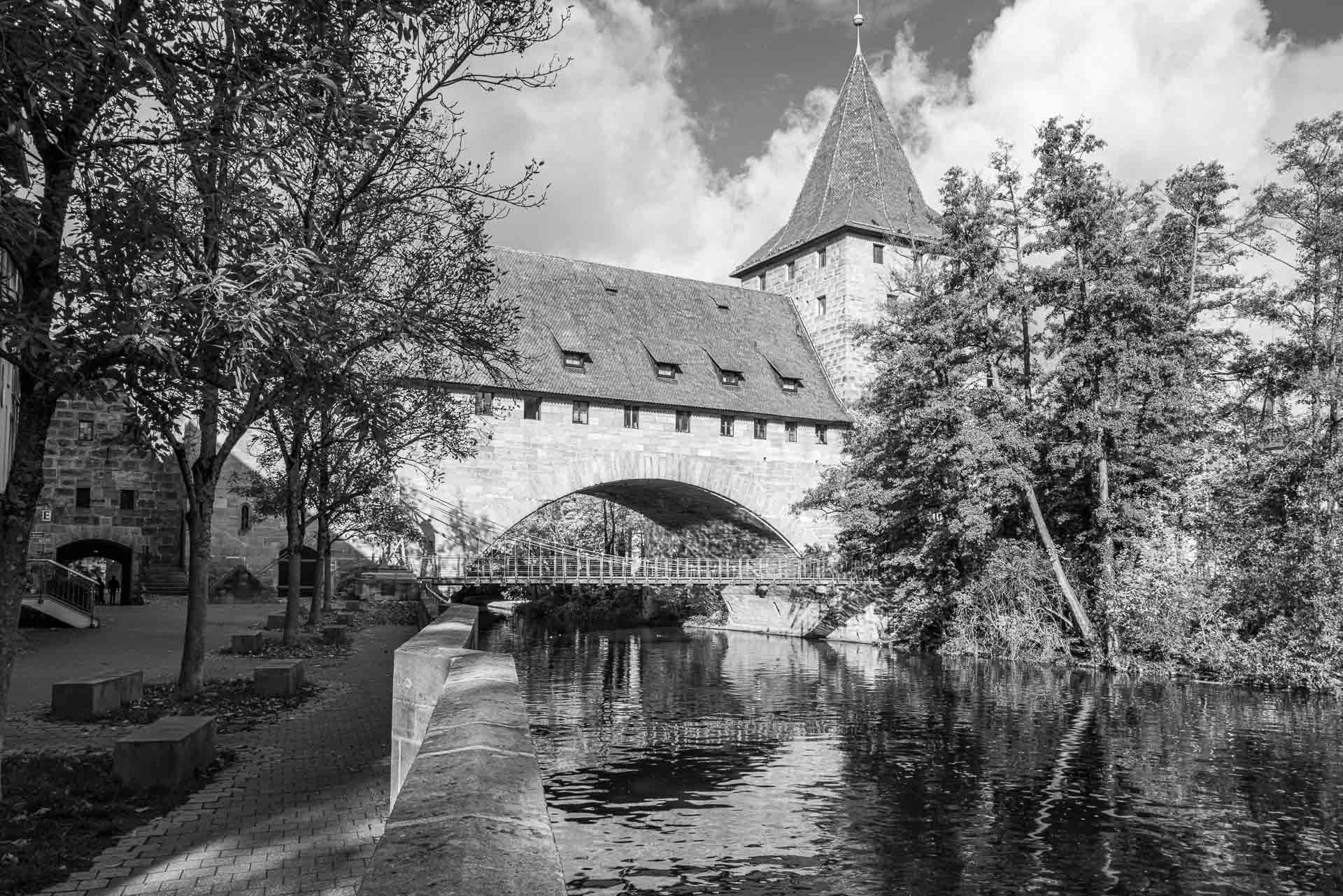 Blick auf den Kettensteg über die Pegnitz